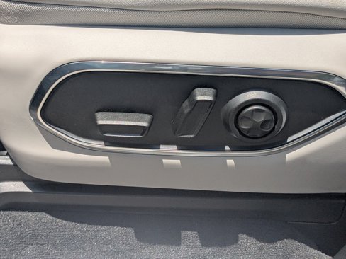 New 2025 Jeep Wagoneer L Series II image 24