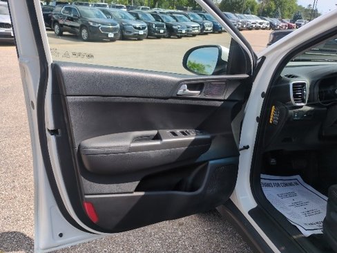 Used 2022 Kia Sportage LX image 10