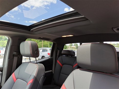 Used 2024 Chevrolet Colorado Z71 w/ Z71 Convenience Package 2 image 23