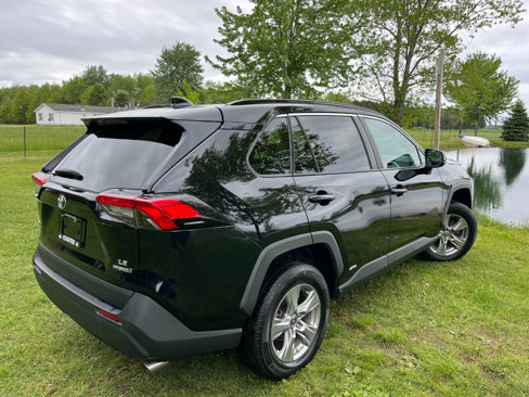 Used 2022 Toyota RAV4 LE image 8