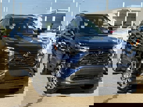 Used 2024 Toyota RAV4 XLE Premium image 2