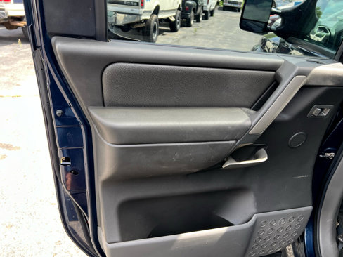 Used 2006 Nissan Titan LE w/ (T01) Tow Pkg image 12