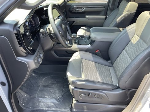 Used 2024 Chevrolet Silverado 1500 ZR2 image 8