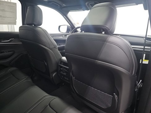 New 2025 Jeep Grand Cherokee Limited w/ Luxury Tech Group II image 14