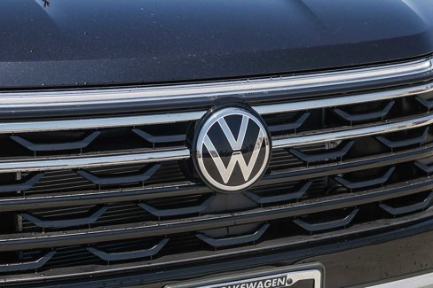 New 2025 Volkswagen Atlas Peak Edition SE image 5