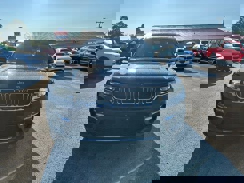 Used 2023 Jeep Grand Cherokee 4WD 4xe image 2