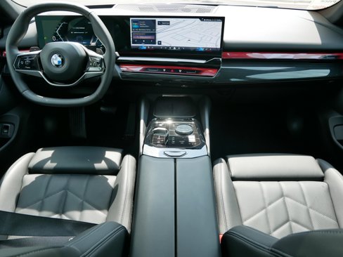 Used 2025 BMW 540i xDrive image 10