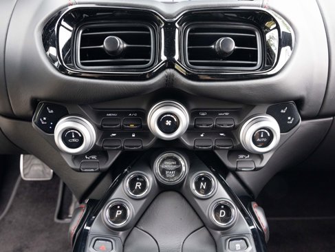 Used 2021 Aston Martin V8 Vantage Coupe image 25