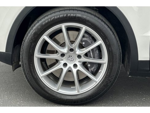 Used 2022 Porsche Cayenne image 34