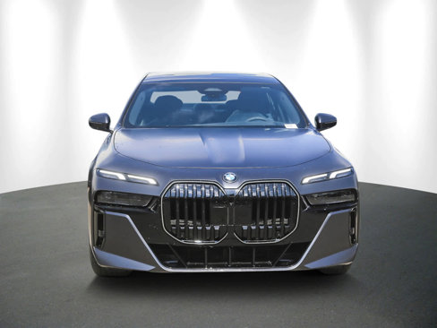 New 2026 BMW 760i xDrive w/ Premium Package image 2