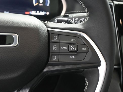 New 2025 Jeep Grand Cherokee L Altitude image 26