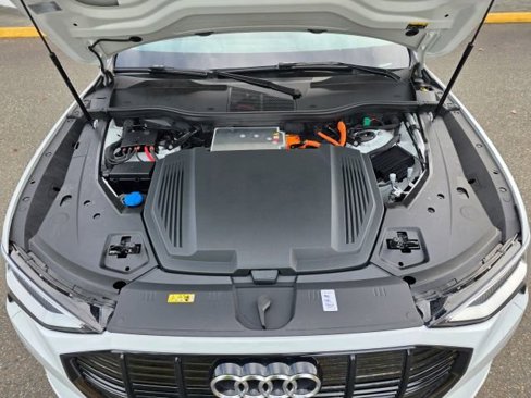 Used 2022 Audi e-tron Premium w/ Convenience Plus Package image 36