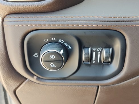 New 2025 RAM 2500 Limited image 28