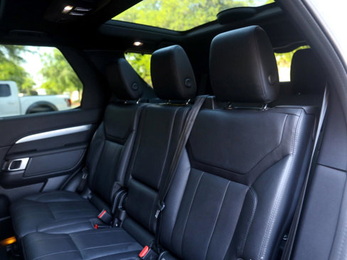 Used 2020 Land Rover Discovery Landmark image 17
