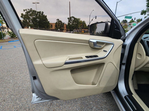 Used 2016 Volvo XC60 T5 Premier w/ Proximity Package image 38