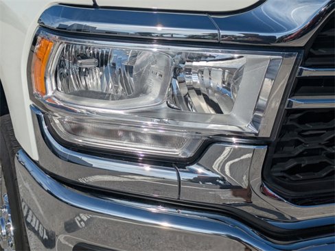 Used 2024 RAM 2500 Tradesman w/ Chrome Appearance Group image 9