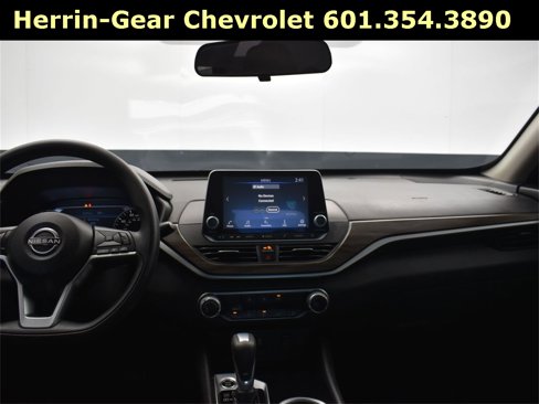 Used 2024 Nissan Altima 2.5 SV image 19