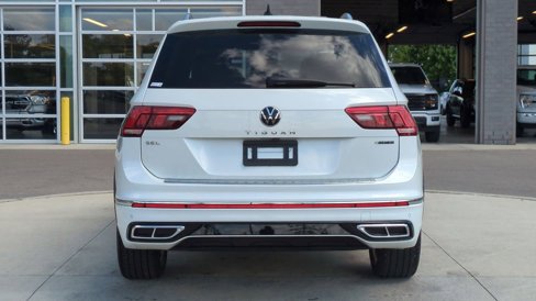 Used 2024 Volkswagen Tiguan SEL R-Line image 5