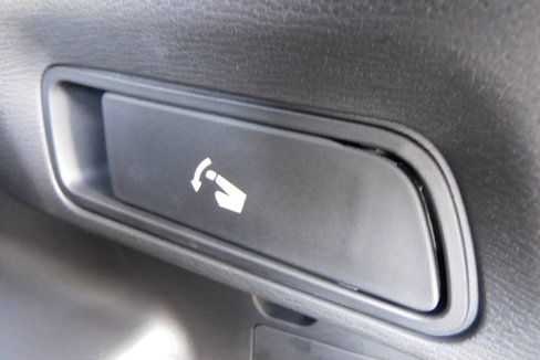 New 2025 Mitsubishi Outlander SE image 33