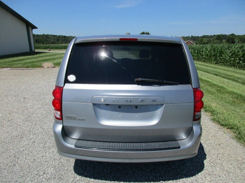 Used 2015 Dodge Grand Caravan SE image 3