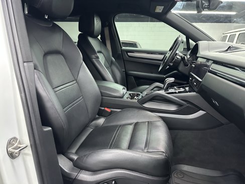 Used 2023 Porsche Cayenne Coupe image 24