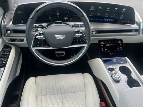 Certified 2026 Cadillac Vistiq Sport image 10