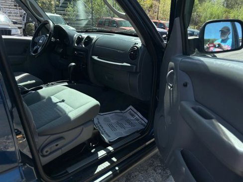 Used 2005 Jeep Liberty Sport image 41