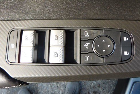 New 2025 Mitsubishi Outlander SE image 13