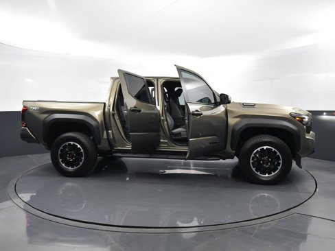 Used 2025 Toyota Tacoma TRD Off-Road image 38