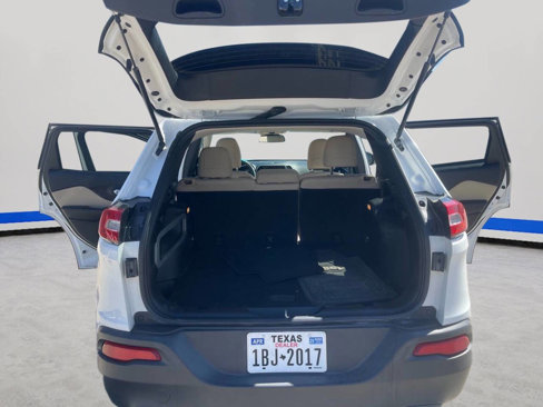 Used 2018 Jeep Cherokee Latitude image 22