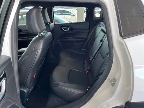 Used 2025 Jeep Compass Trailhawk image 24
