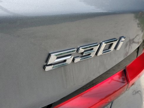 Used 2023 BMW 530i image 7