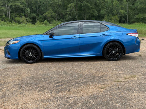 Used 2018 Toyota Camry XSE image 2