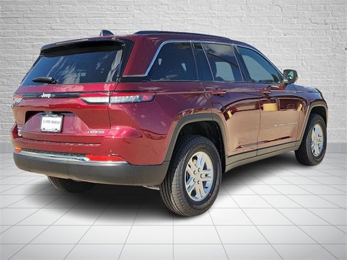 New 2025 Jeep Grand Cherokee Laredo image 4