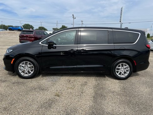 New 2026 Chrysler Pacifica Select image 2