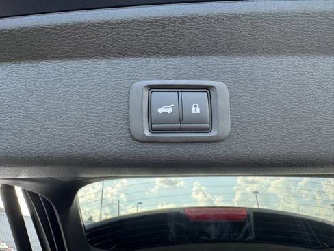 New 2025 Mitsubishi Outlander SE image 39