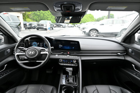 Used 2024 Hyundai Elantra Limited image 2