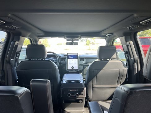Used 2024 Ford Expedition Platinum image 27
