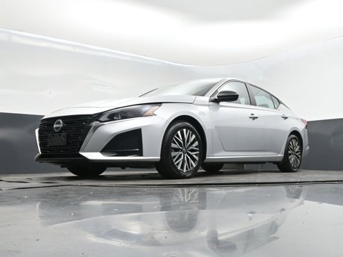 Used 2024 Nissan Altima 2.5 SV image 38