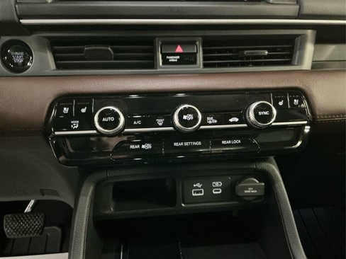Used 2023 Honda Pilot Elite image 19