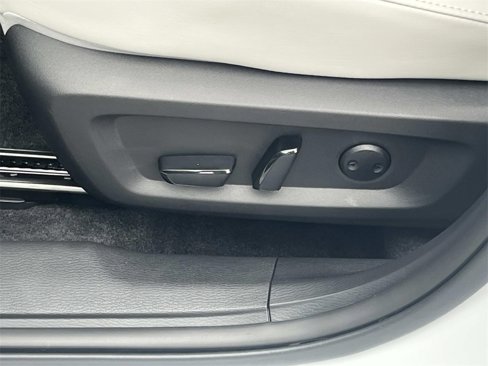 New 2025 Mitsubishi Outlander SE image 11