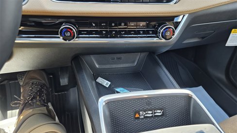 New 2026 Chevrolet Equinox ACTIV w/ LPO, Floor Liner Package image 20