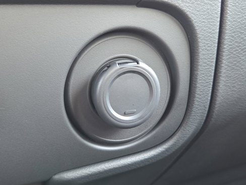Used 2025 Nissan Frontier SV image 31