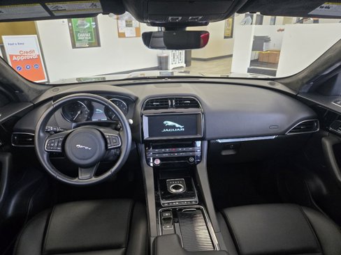 Used 2020 Jaguar F-PACE Premium image 11