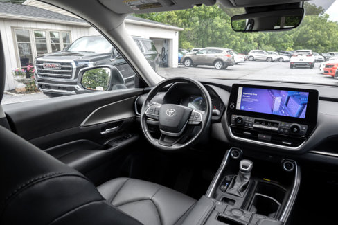 Used 2024 Toyota Grand Highlander AWD image 25