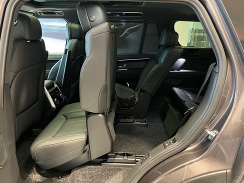 New 2025 Land Rover Range Rover Long Wheelbase SE image 14
