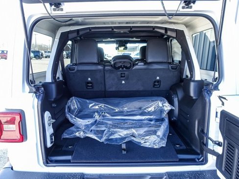 New 2025 Jeep Wrangler Sahara w/ Technology Group image 28