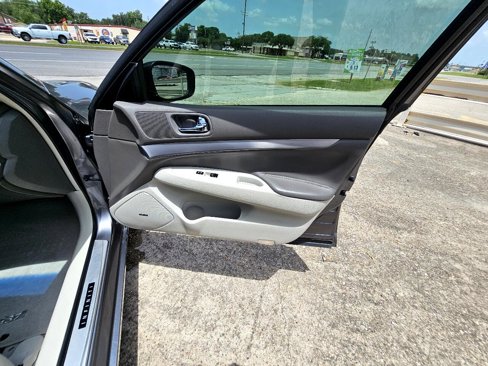 Used 2013 INFINITI G37 Journey image 18