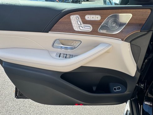 New 2026 Mercedes-Benz GLS 580 4MATIC image 5