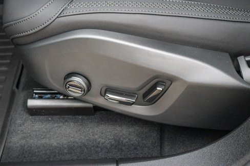 New 2026 Volvo XC60 B5 Plus w/ Climate Package PRO image 33